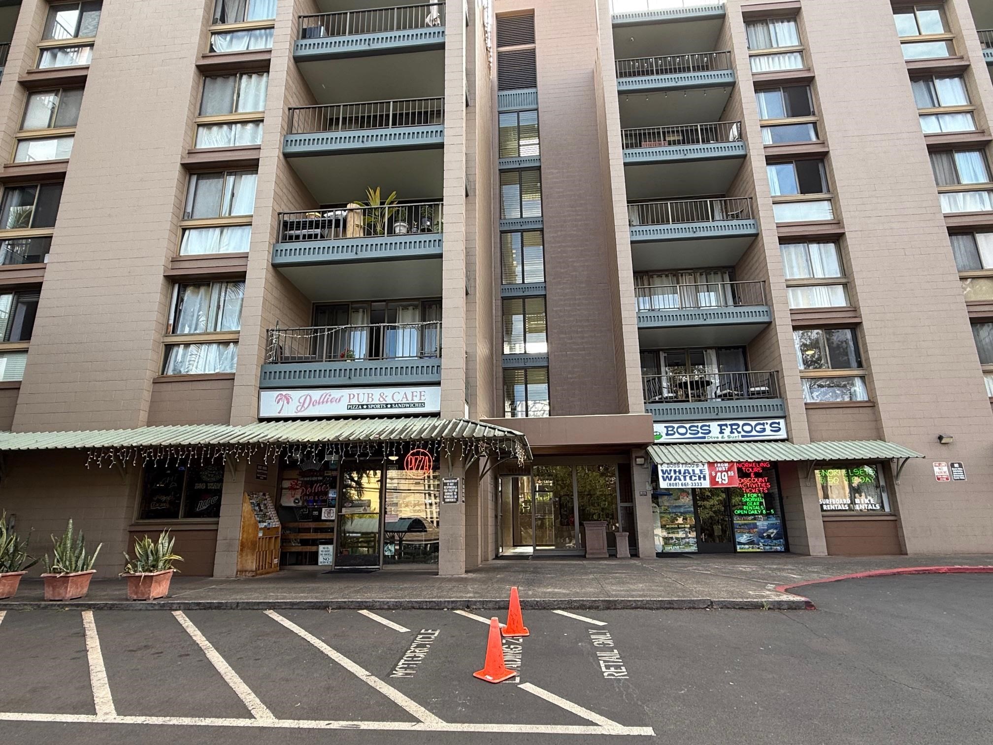 4310 Lower Honoapiilani Road, Unit 315 Lahaina, HI 96761 - Photo 2 of 20 a store with outdoor seating area