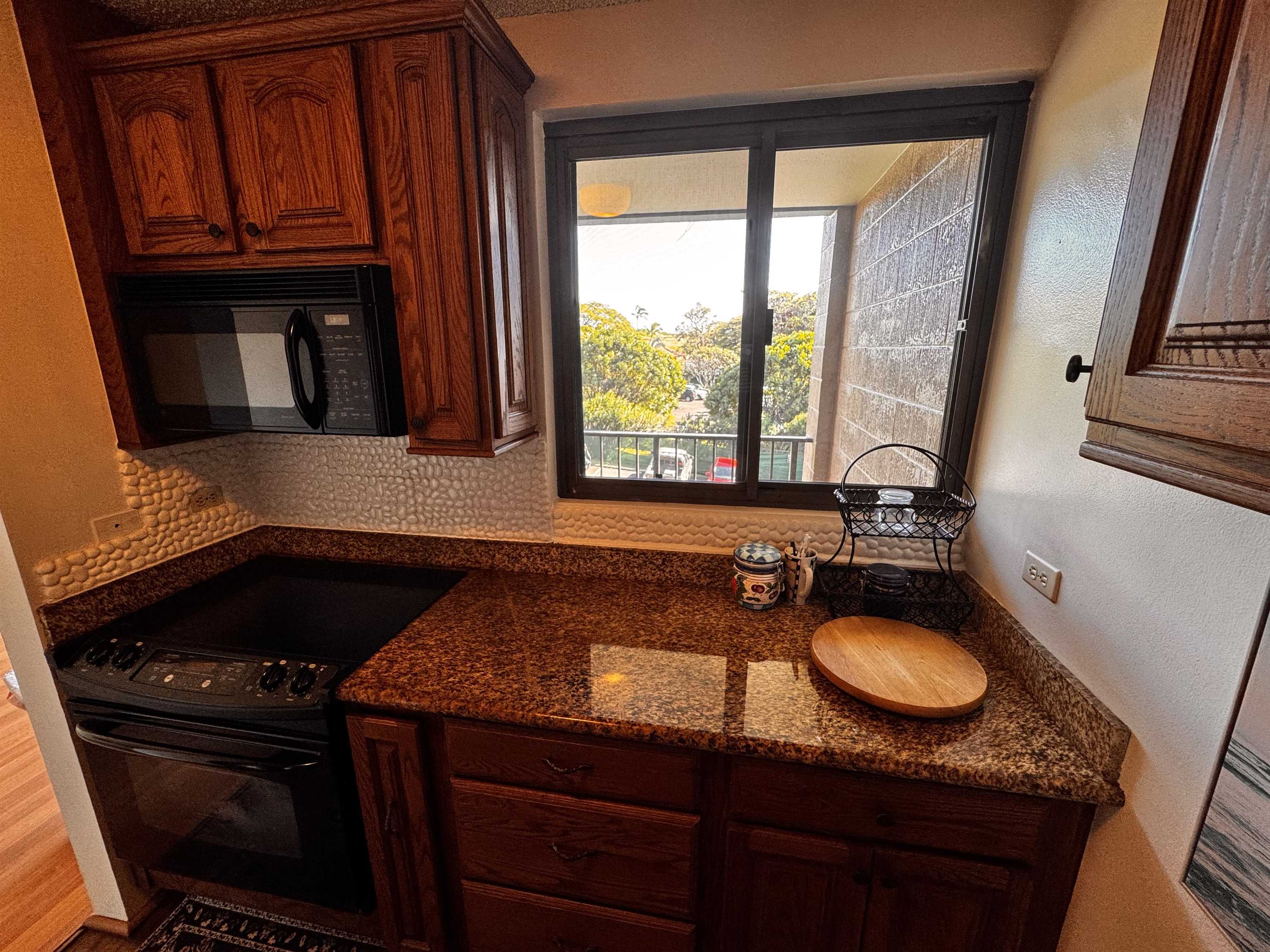 4310 Lower Honoapiilani Road, Unit 315 Lahaina, HI 96761 - Photo 4 of 20