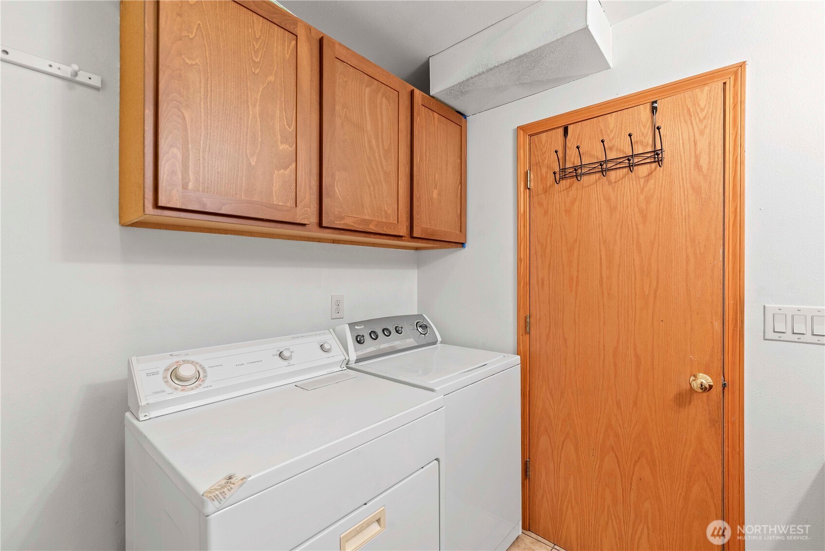 203 Marr Street Wenatchee, WA 98801 - Photo 12 of 22 a utility room with dryer and washer