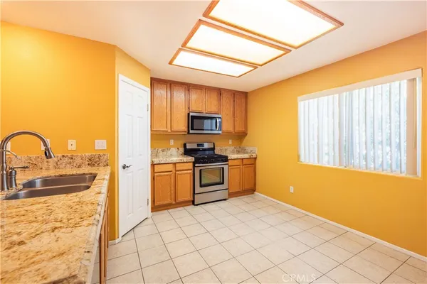 $2,300 | 2300 Panorama Lane, Rosamond, CA 93560