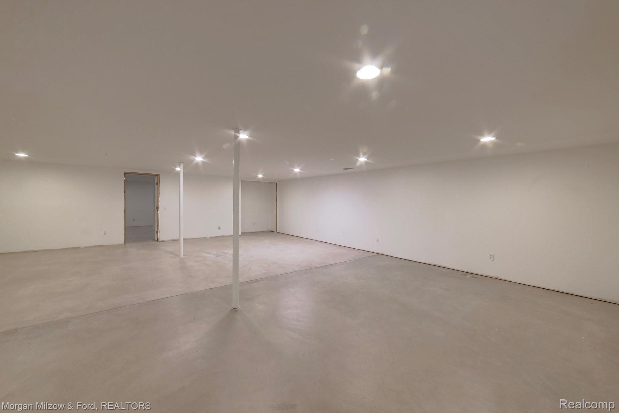5848 Clarkston Road Clarkston, MI 48348 - Photo 46 of 80 Clarkston (46).jpg