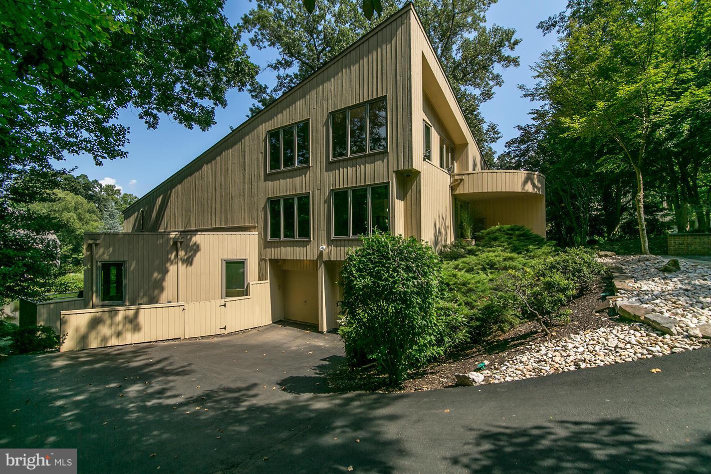 11580 Lake Newport Road Reston, VA 20194 - Photo 3 of 30 Exterior (General)