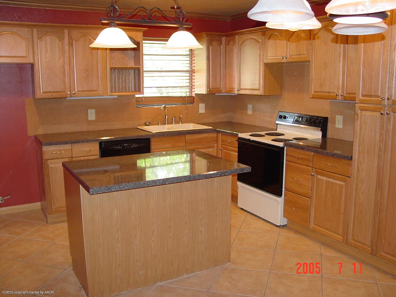 7200 Gainsborough Road Amarillo, TX 79106 - Photo 3 of 3 Kitchen