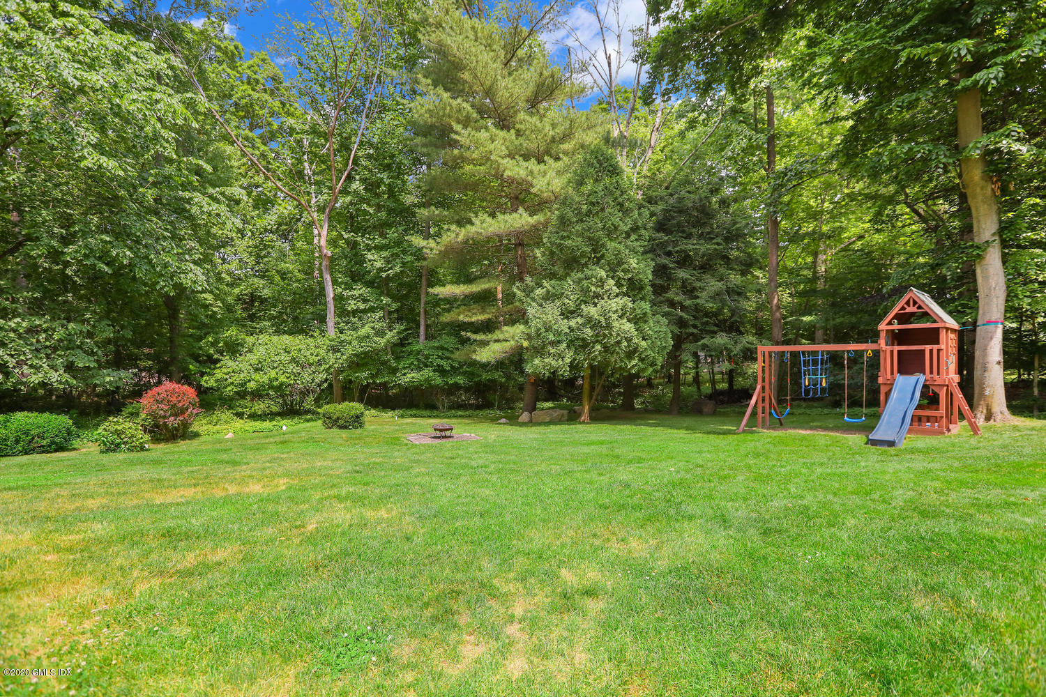 262 Eden Road Stamford, CT 06907 - Photo 29 of 38 a view of a park with plants and a bench