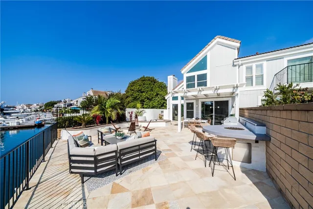 $3,249,000 | 16214 Bimini Lane, Huntington Beach, CA 92649