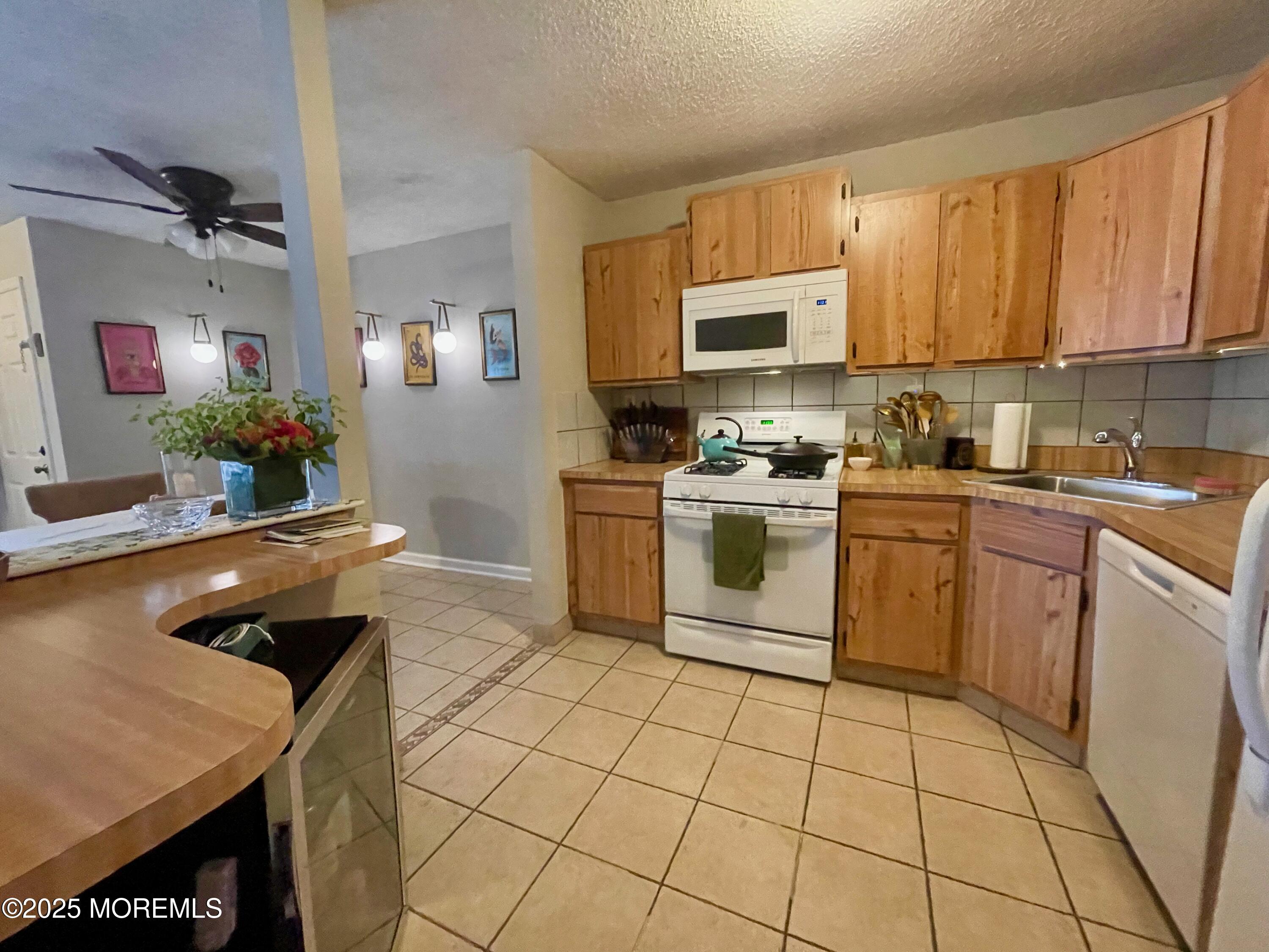 57 Frontier Way Tinton Falls, NJ 07753 - Photo 6 of 15 -