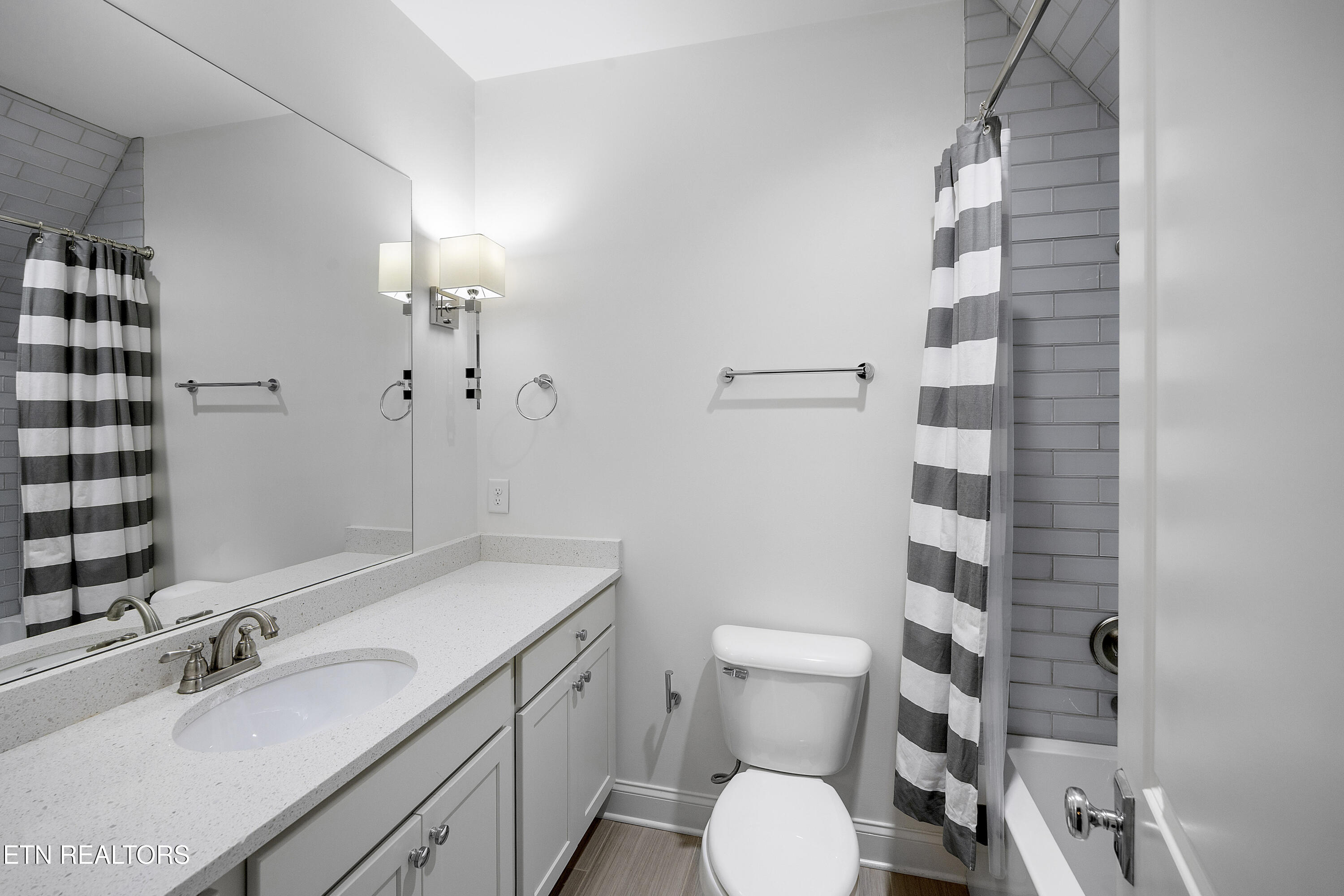 5401 Mill Ridge Drive Knoxville, TN 37919 - Photo 28 of 46 2ND FLOOR:BATHROOM 1