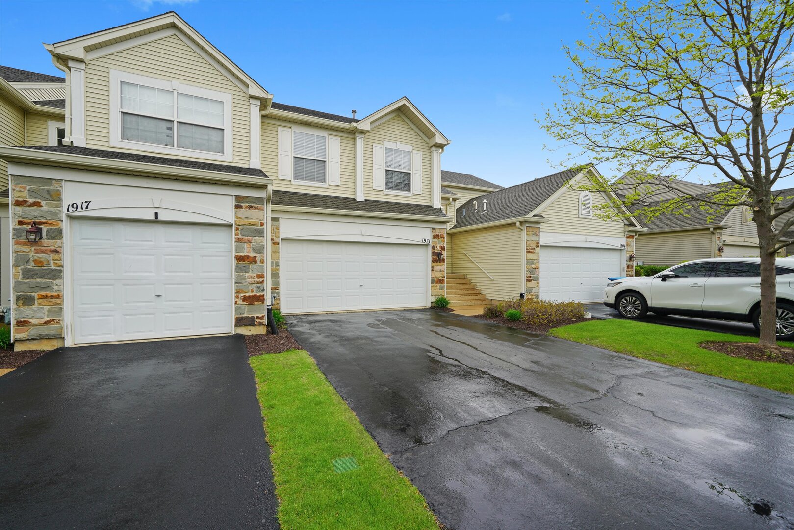 1913 Misty Ridge Lane Aurora, IL 60503 - Photo 2 of 18 Gallery Image 2