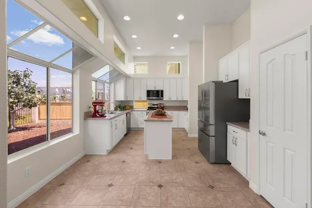 $1,594,999 | 9432 Hito Court, San Diego, CA 92129