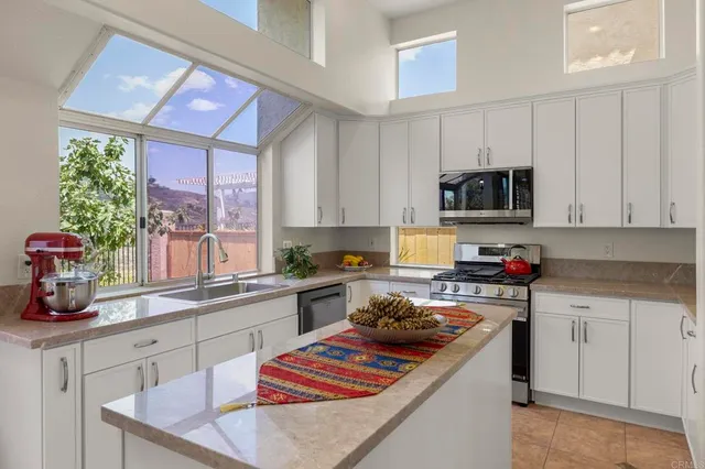 $1,594,999 | 9432 Hito Court, San Diego, CA 92129