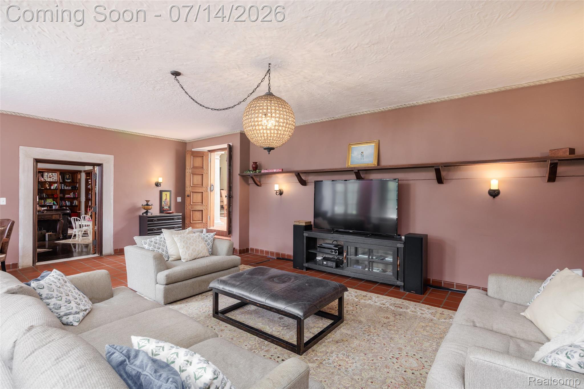 189 Cloverly Road Grosse Pointe, MI 48236 - Photo 20 of 96 Living space featuring terracotta tile flooring and textured ceiling