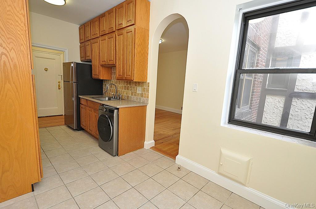 120 Stonelea Place, Unit 3M New Rochelle, NY 10801 - Photo 26 of 35