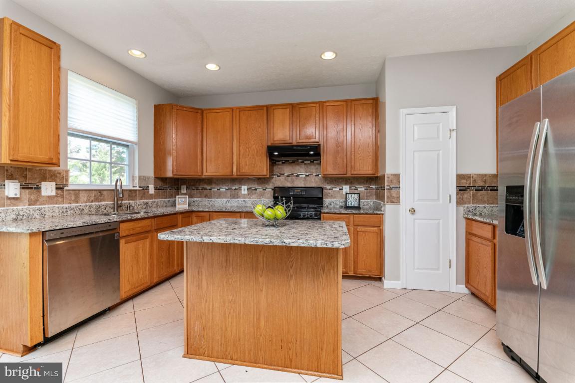 9817 Davison Road Baltimore, MD 21220 - Photo 12 of 43 Kitchen with island