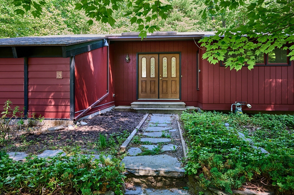 15 Red Fox Lane Amherst, MA 01002 - Photo 3 of 38