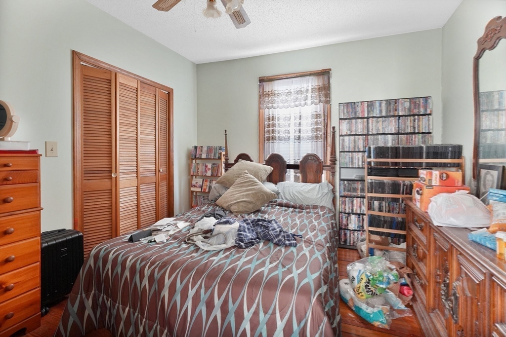 86-88 Chestnut Street Springfield, MA 01151 - Photo 26 of 40 a bedroom with a bed and a window