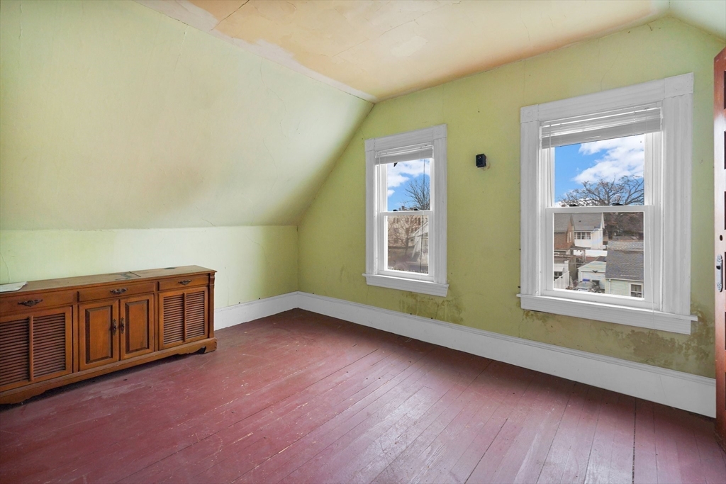 86-88 Chestnut Street Springfield, MA 01151 - Photo 29 of 40 an empty room with windows