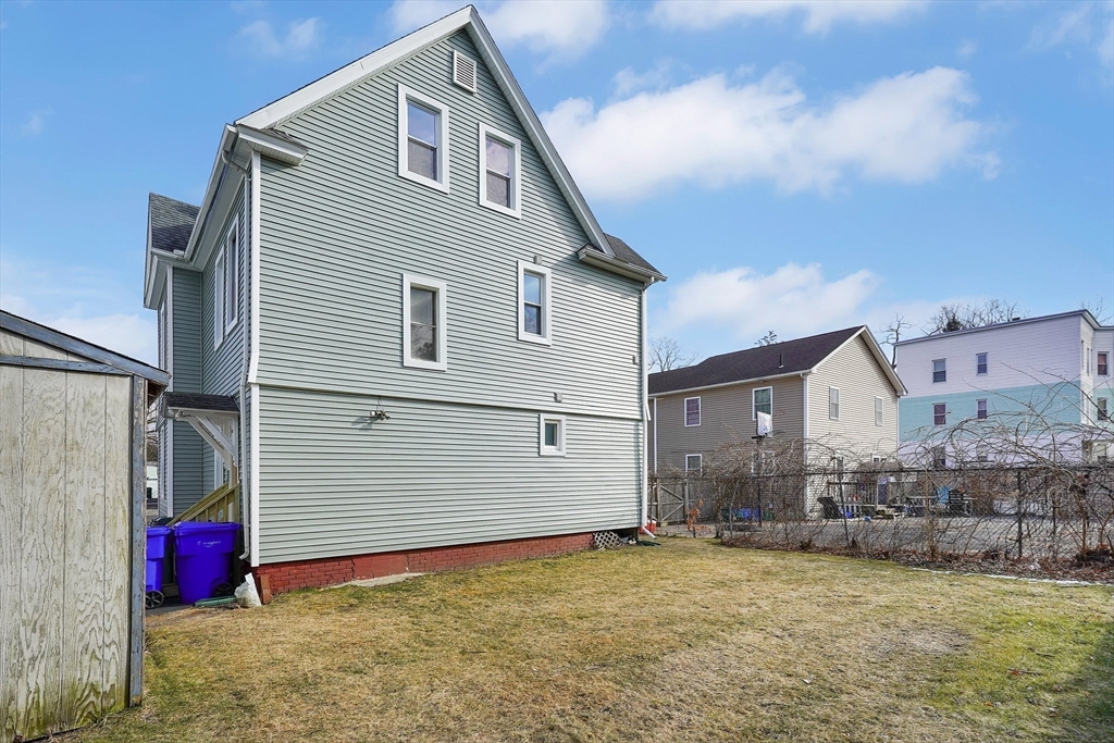 86-88 Chestnut Street Springfield, MA 01151 - Photo 3 of 40 a backyard of a house