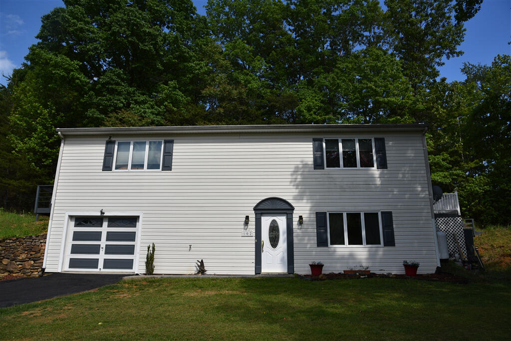 102 Keswick Farm Road Troutville, VA 24175 - Photo 2 of 29 a front view of house with yard and green space