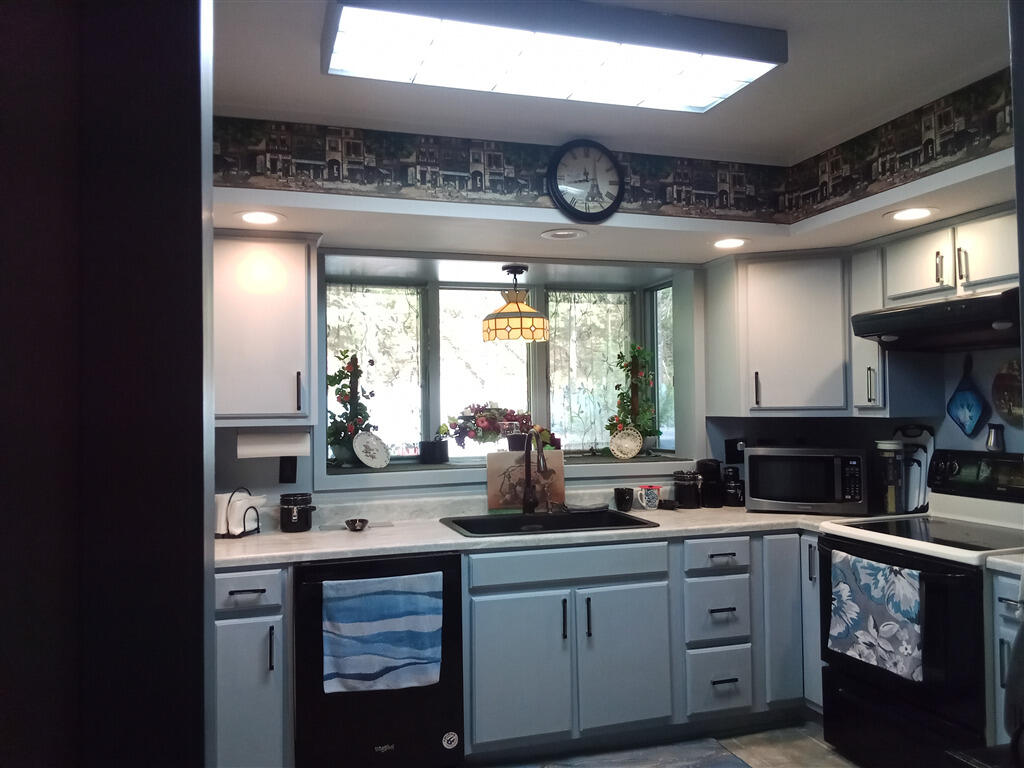 102 Keswick Farm Road Troutville, VA 24175 - Photo 3 of 6 201915kitchen2_201915_S