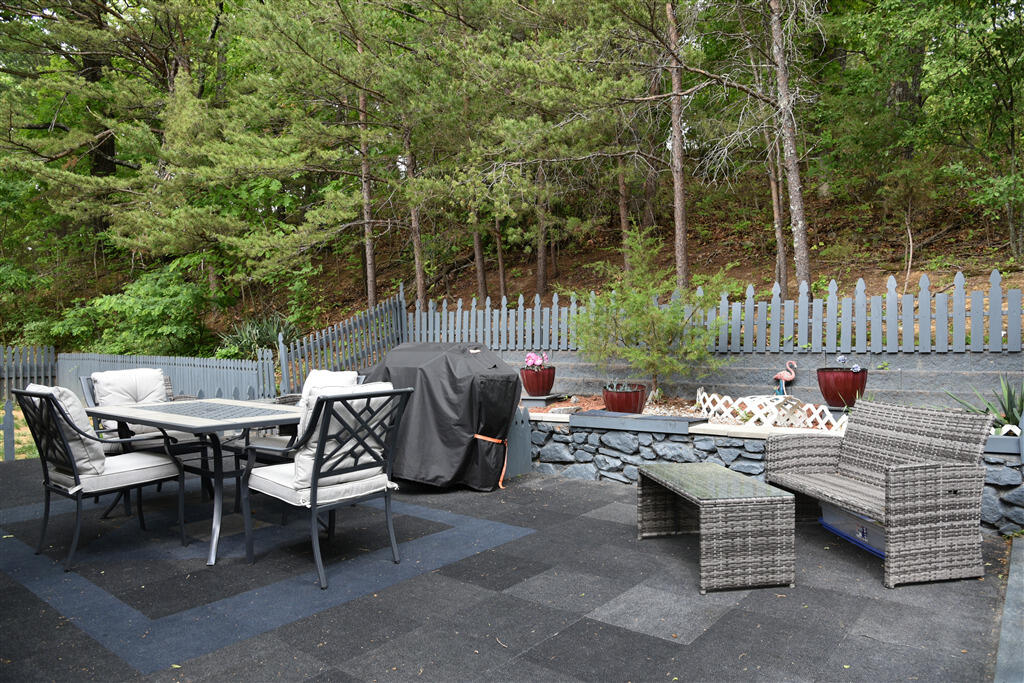 102 Keswick Farm Road Troutville, VA 24175 - Photo 4 of 29 a view of a patio with table and chairs with wooden fence and plants