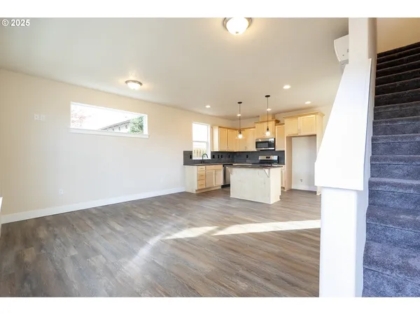 $379,900 | 119 East Jersey Street, Gladstone, OR 97027