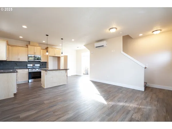 $379,900 | 119 East Jersey Street, Gladstone, OR 97027