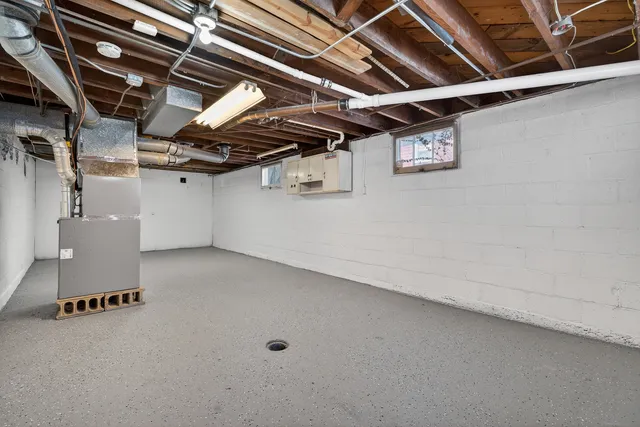 $279,900 | 639 Dunbar Street, Beecher, IL 60401