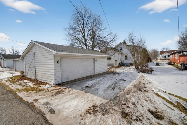 $279,900 | 639 Dunbar Street, Beecher, IL 60401