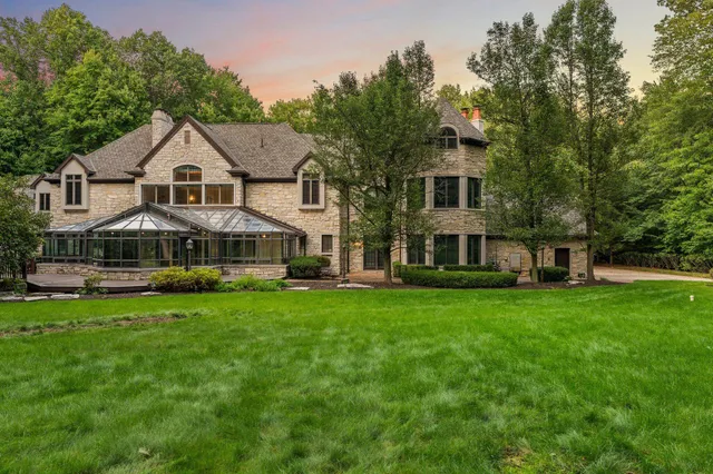 $2,275,000 | 219 Crabapple Lane, Valparaiso, IN 46383