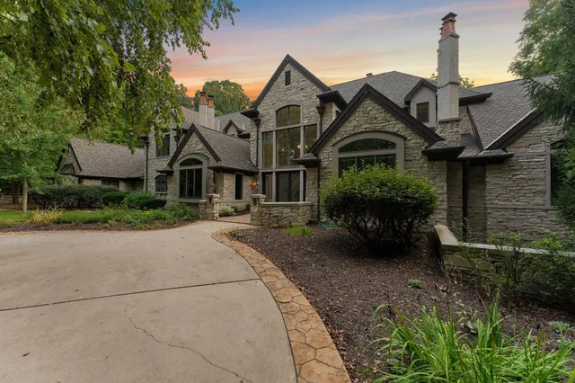 $2,275,000 | 219 Crabapple Lane, Valparaiso, IN 46383