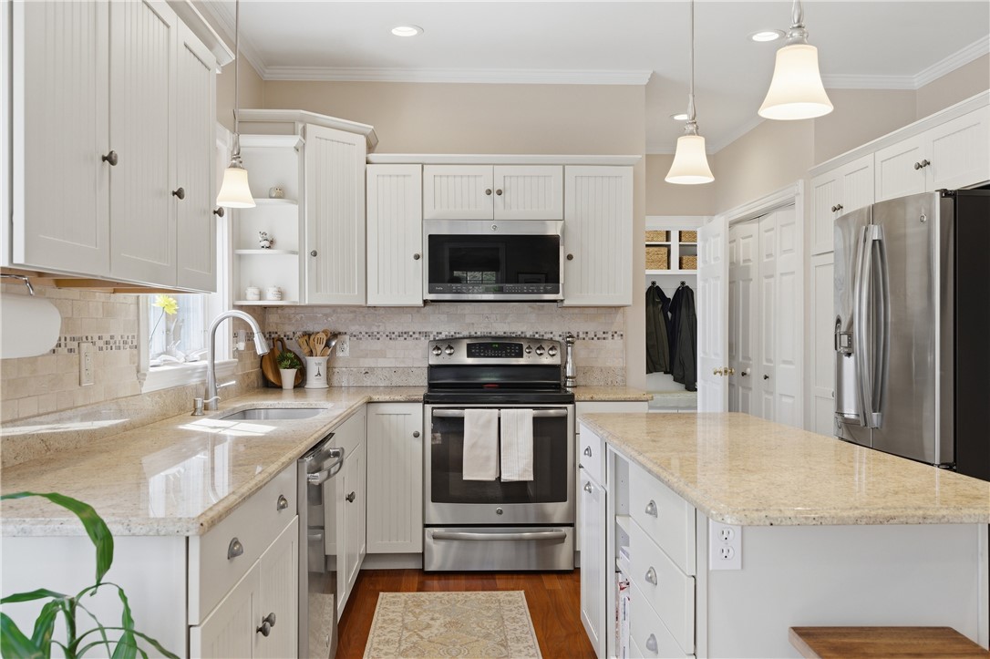 23 Whipple Road Glocester, RI 02814 - Photo 7 of 47
