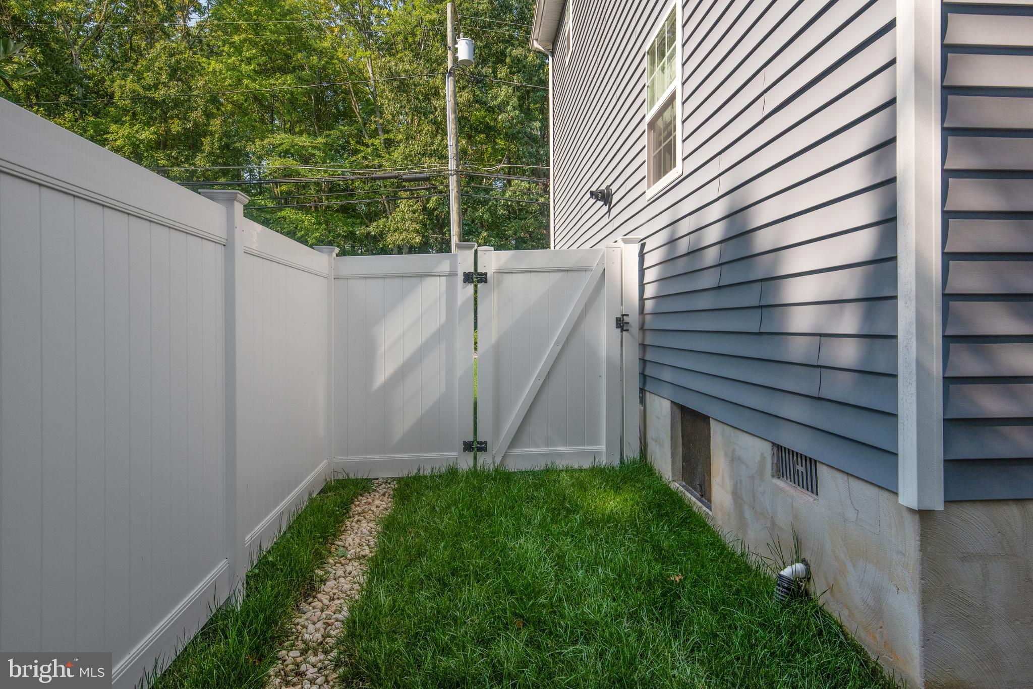 1305 Steamboat Road Shady Side, MD 20764 - Photo 37 of 40 Gate to front yard