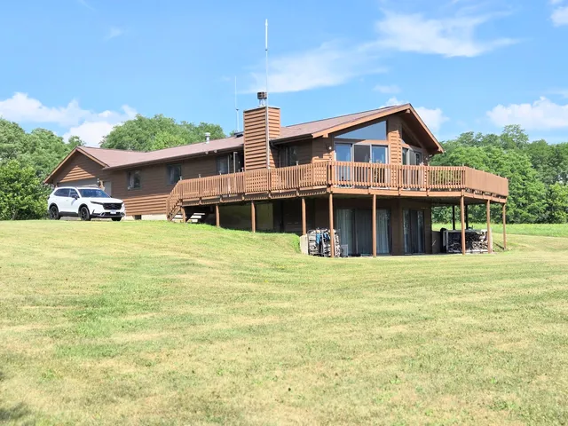 $349,000 | 19-28 Hidden Valley Drive, Lanark, IL 61046