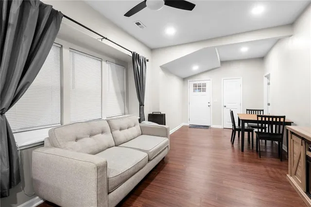 $120,000 | 1120 Splitlog Avenue, Kansas City, KS 66102