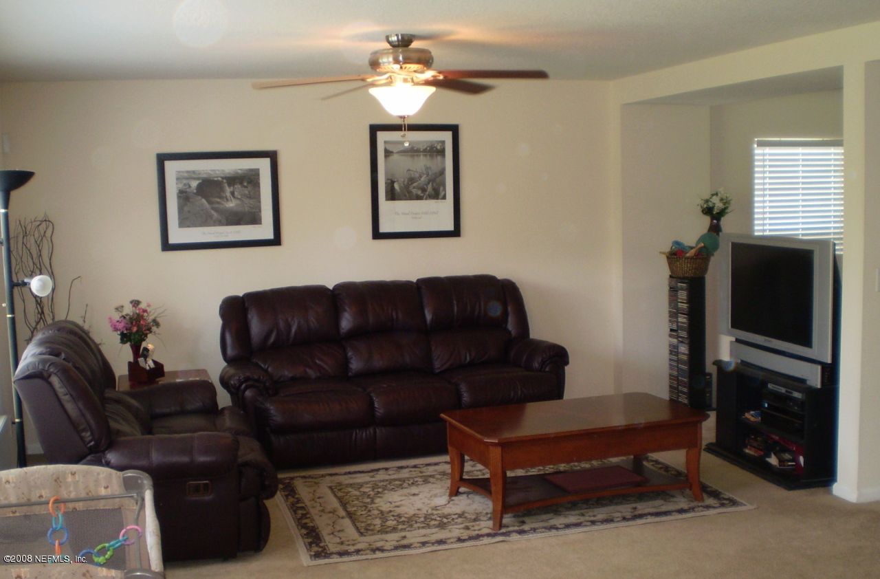 1157 Dawn Light Road Jacksonville, FL 32218 - Photo 3 of 17 Family Room