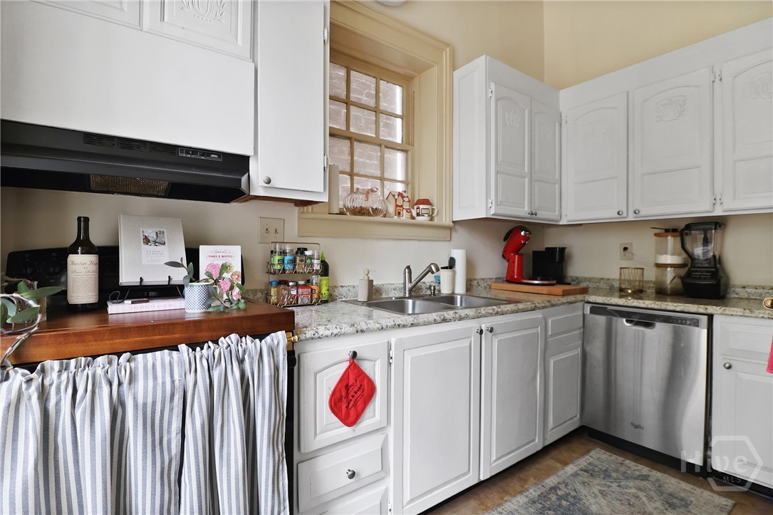 24 East Jones Street Savannah, GA 31401 - Photo 15 of 48