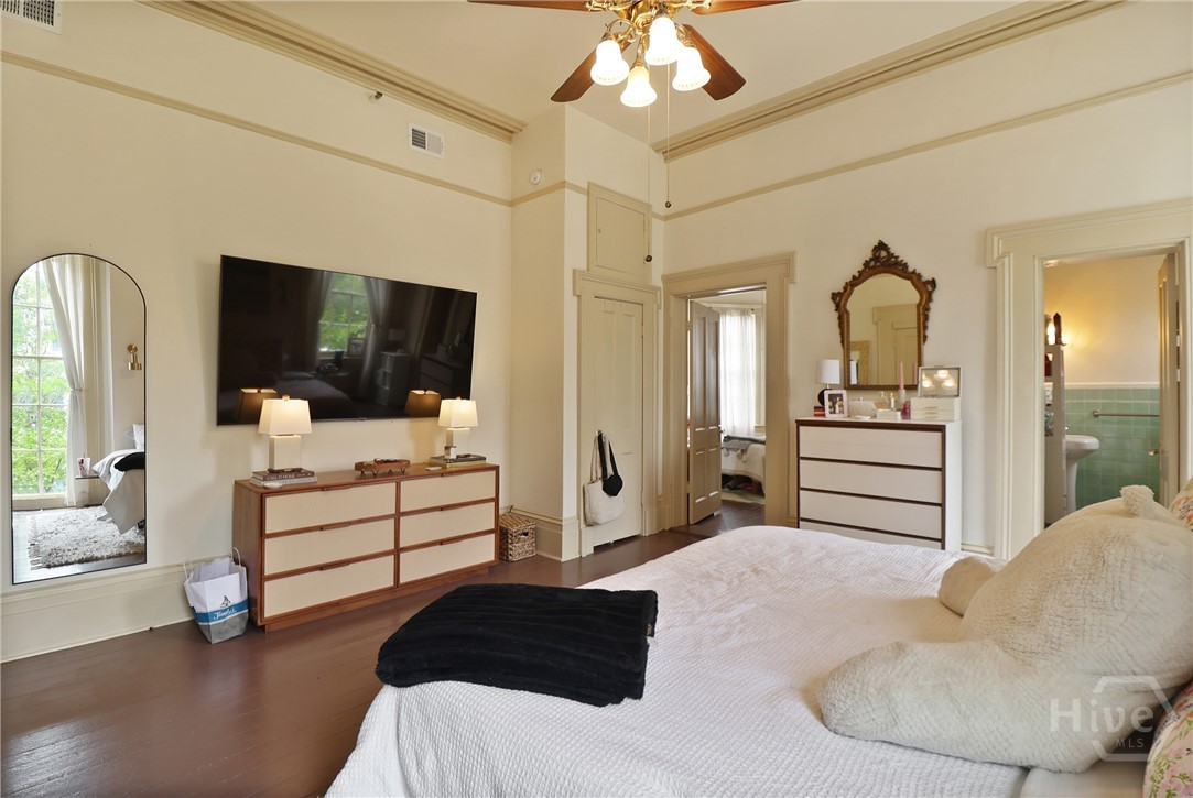 24 East Jones Street Savannah, GA 31401 - Photo 23 of 48