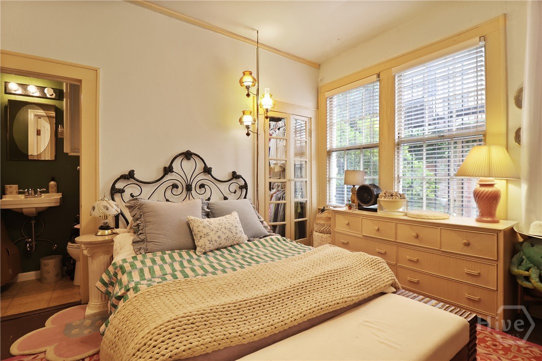 24 East Jones Street Savannah, GA 31401 - Photo 40 of 48