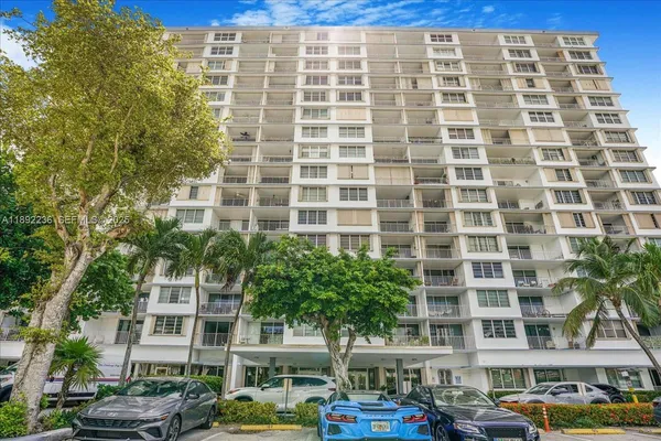 $2,700 | 1865 79th Street, Unit 12G, Miami, FL 33141