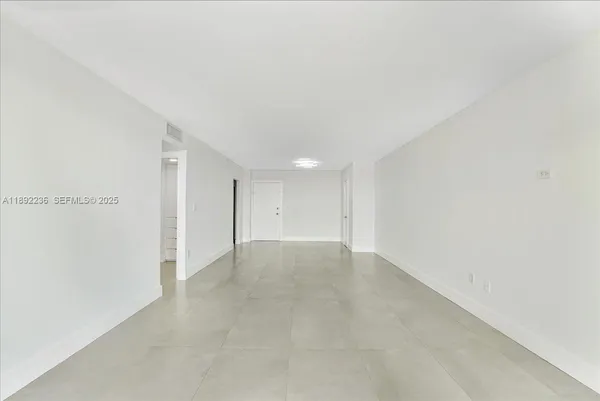 $2,700 | 1865 79th Street, Unit 12G, Miami, FL 33141