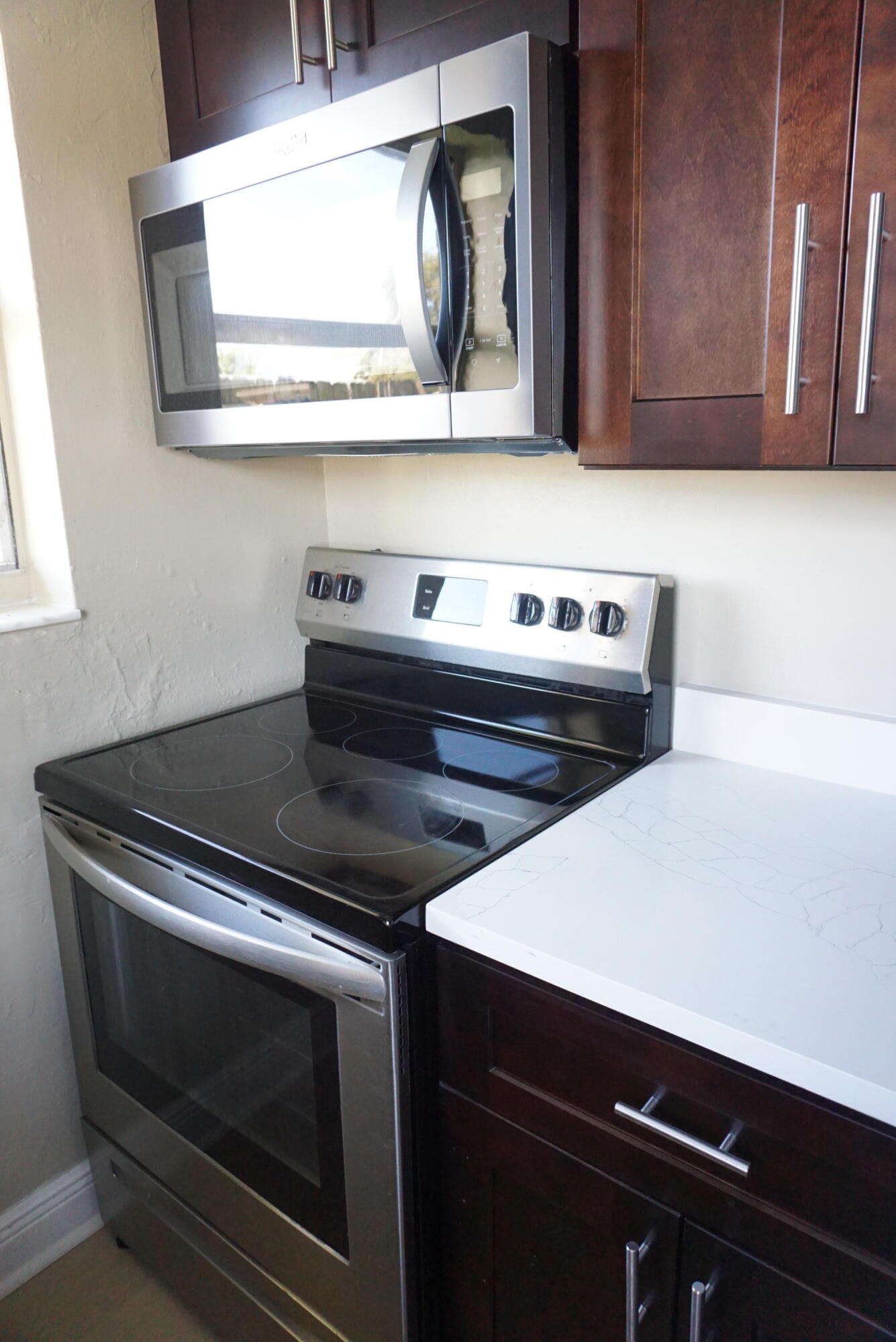 1601 West 37th Street, Unit 6 Riviera Beach, FL 33404 - Photo 3 of 12 a utility room with dryer and washer