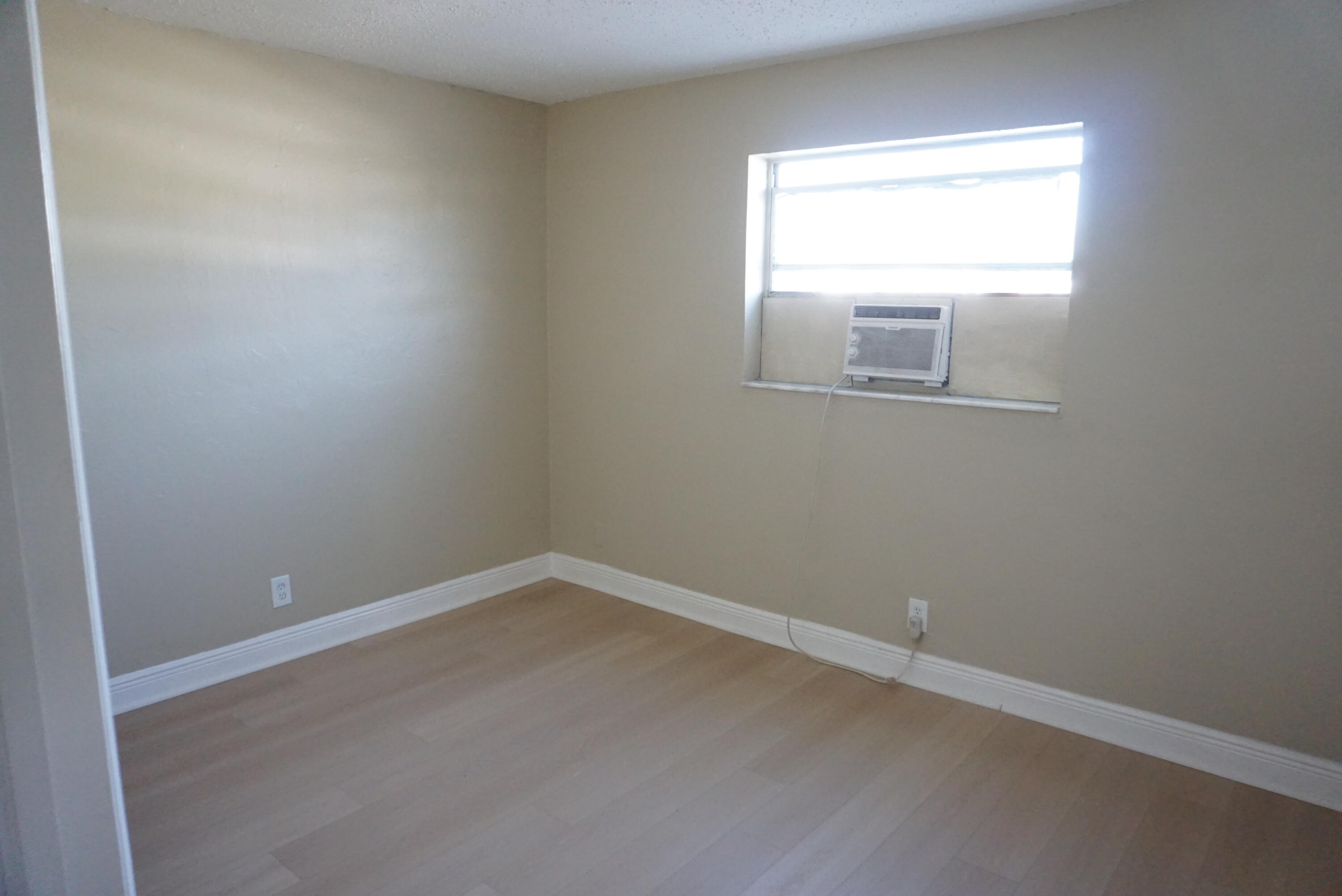1601 West 37th Street, Unit 6 Riviera Beach, FL 33404 - Photo 10 of 12 an empty room with a window