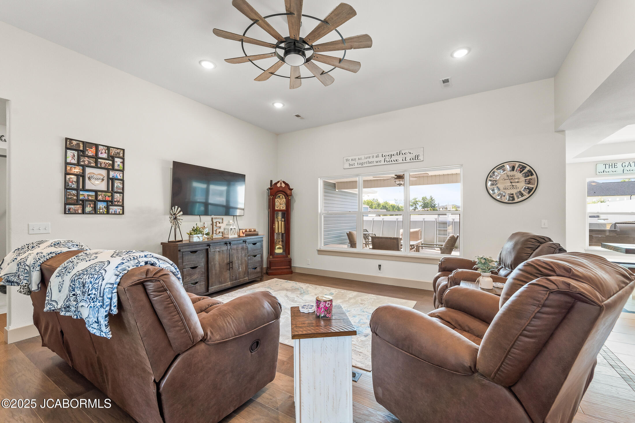 215 Carel Road Jefferson City, MO 65109 - Photo 6 of 48