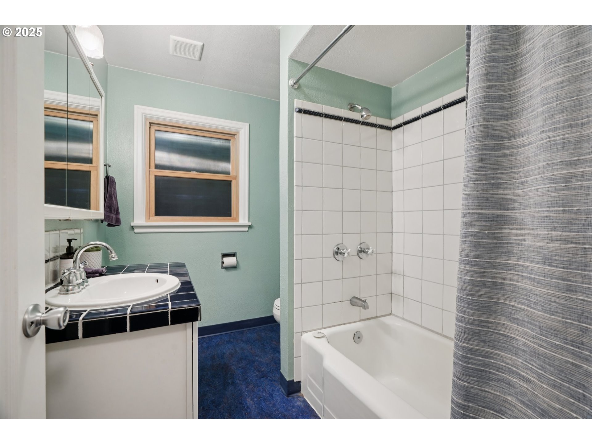 3286 Northeast Holman Street Portland, OR 97211 - Photo 17 of 47