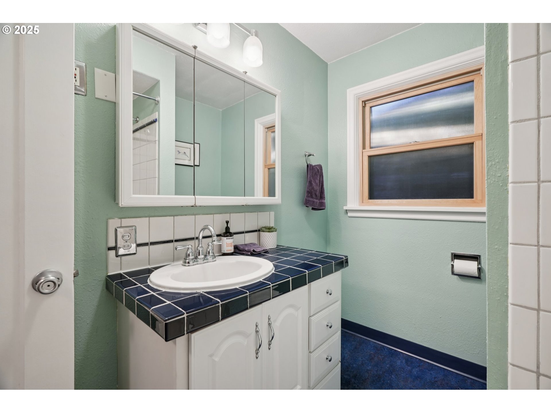 3286 Northeast Holman Street Portland, OR 97211 - Photo 18 of 47