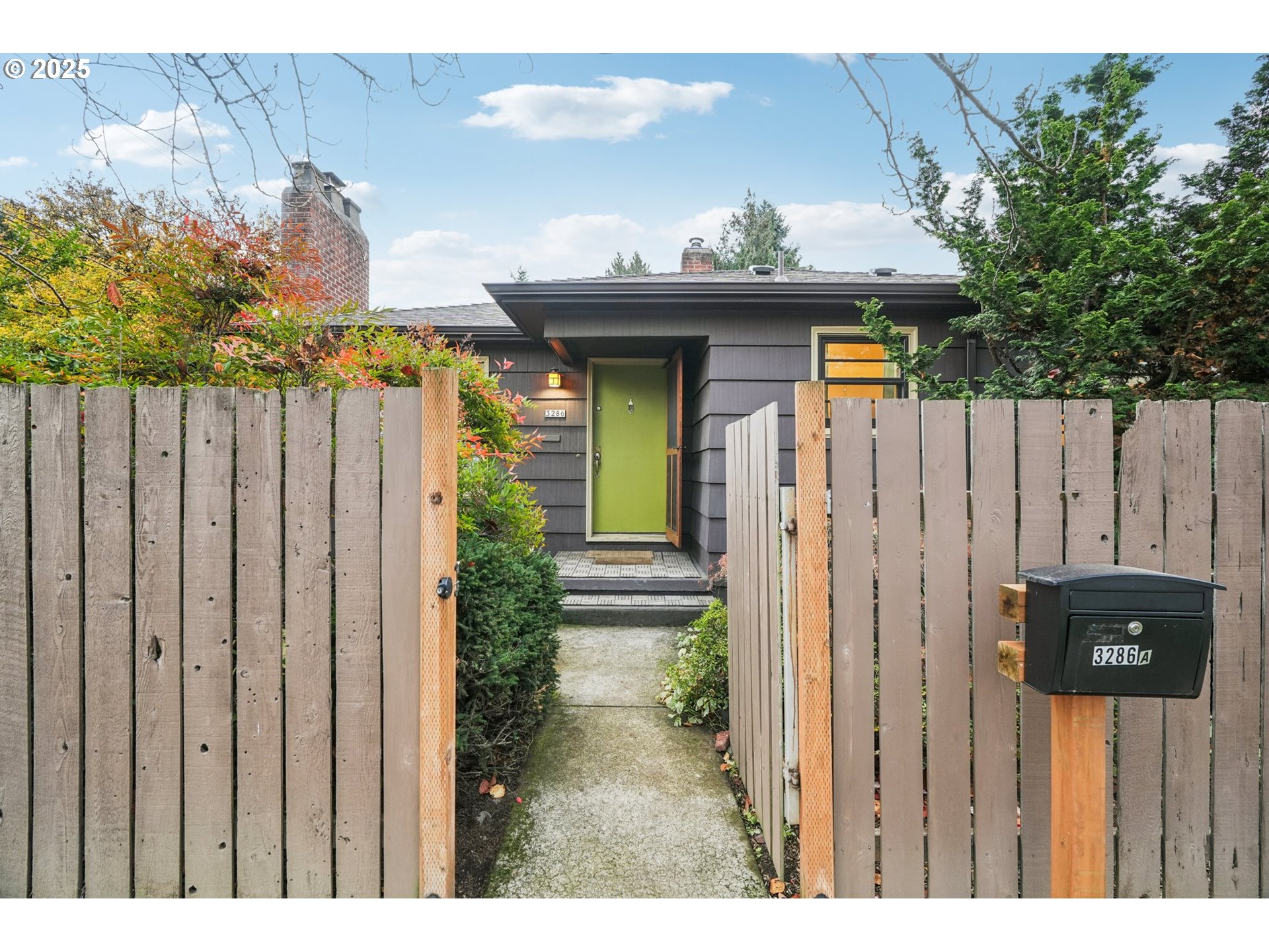 3286 Northeast Holman Street Portland, OR 97211 - Photo 2 of 47