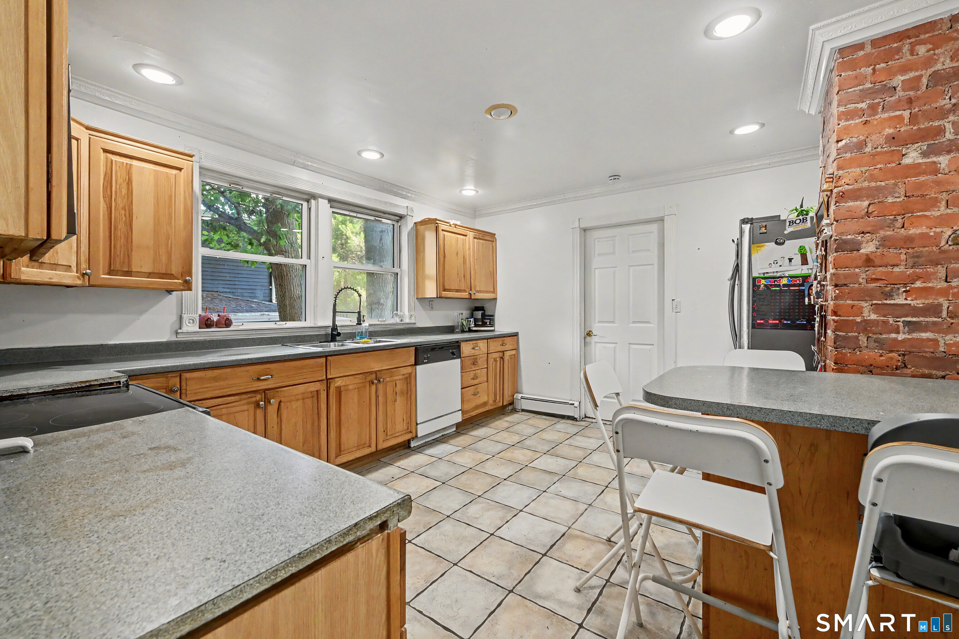 44 Toms Road Stamford, CT 06906 - Photo 14 of 38