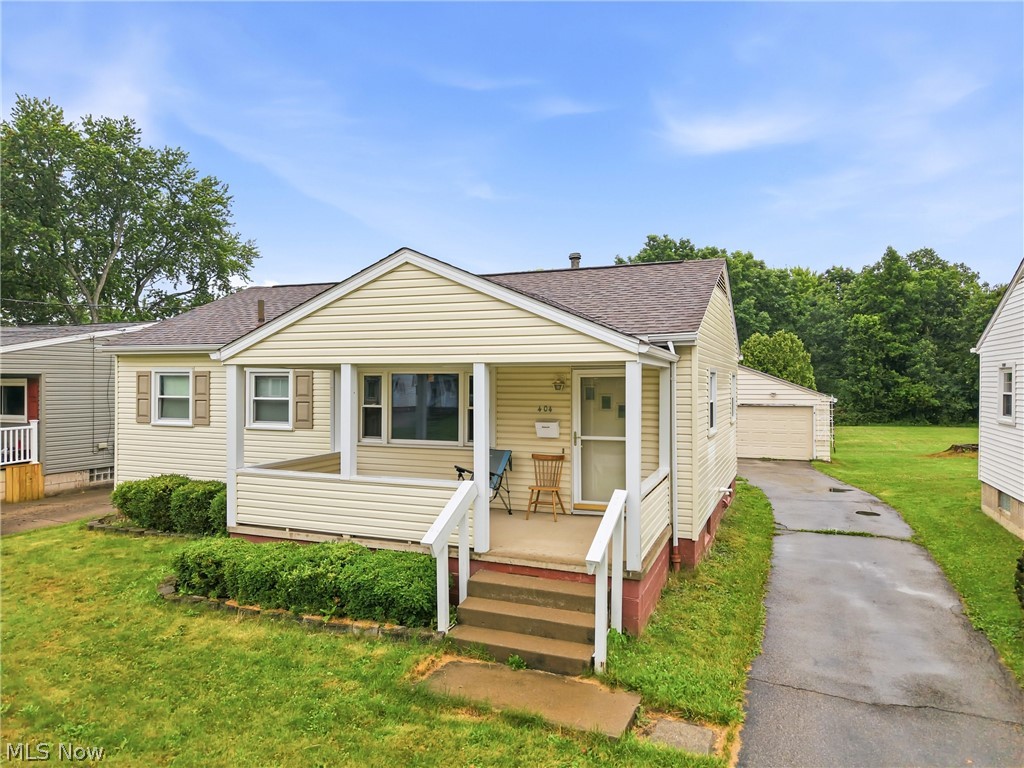 404 Elizabeth Street Hubbard, OH 44425 - Photo 2 of 28