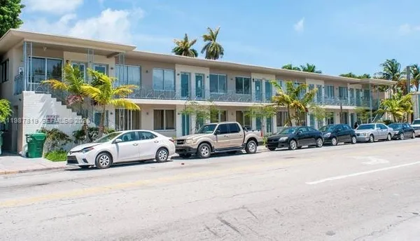 $1,950 | 801 15th Street, Unit 208, Miami Beach, FL 33139