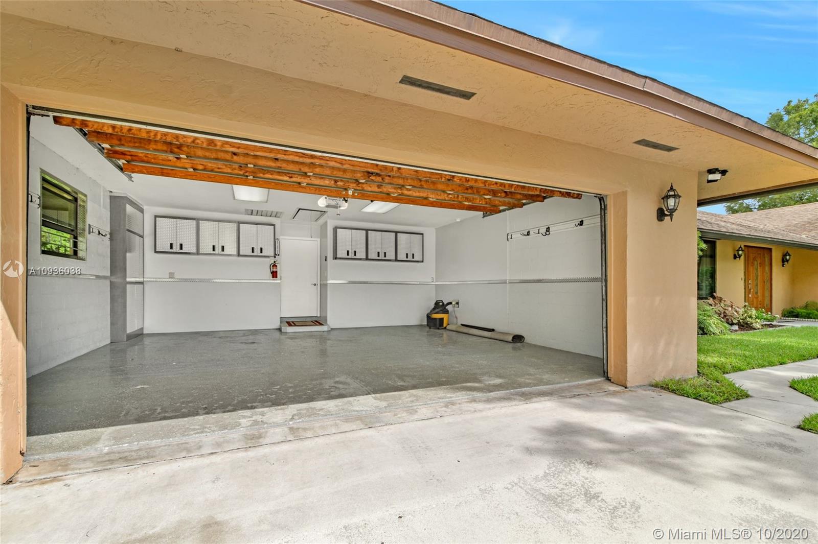 16231 Southwest 60th Street Southwest Ranches, FL 33331 - Photo 9 of 30 Gallery Image 9